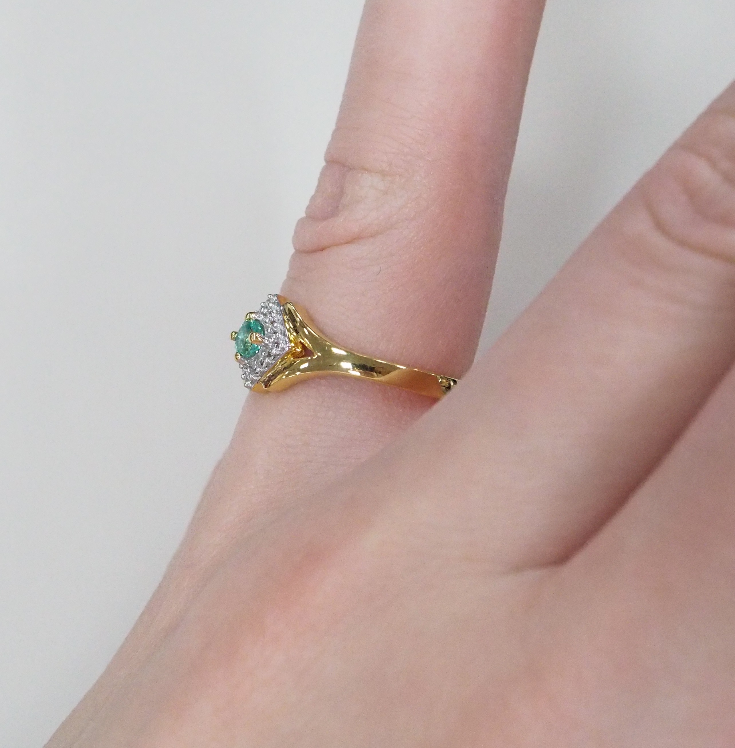 Серебряное кольцо с изумрудом